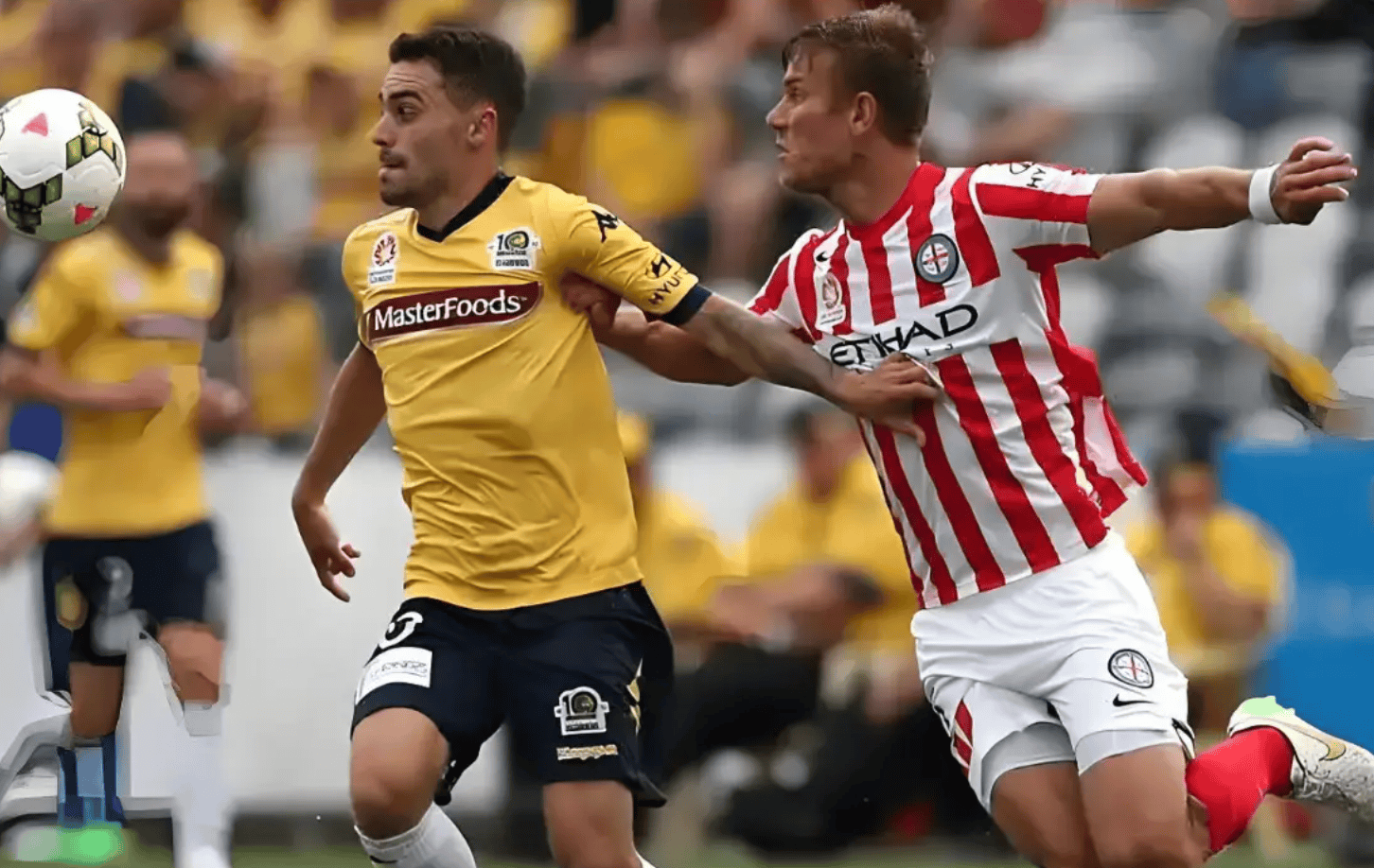 开云官方-门兴格拉德巴赫训练开放日；集结日临场应变引欢呼；葡超在即；球队文化再被提及的简单介绍