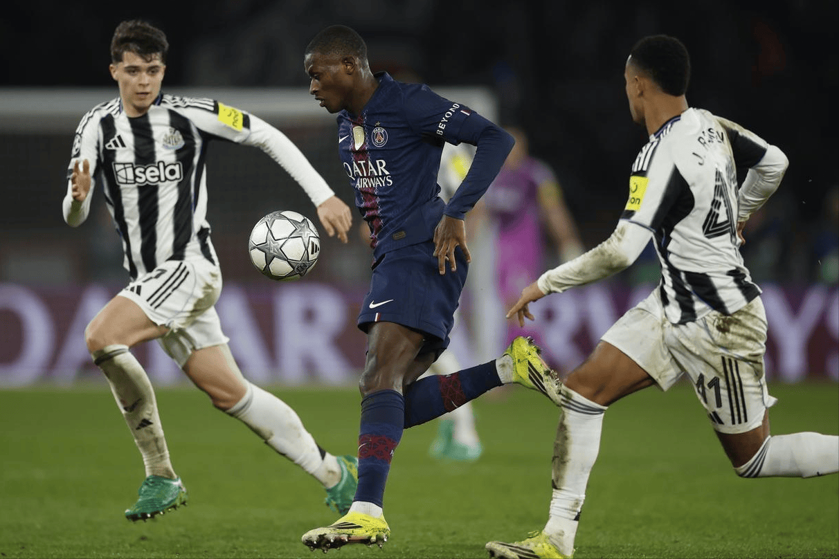 开云直播中心-关于转折点巴黎圣日耳曼官宣签约，中超赛后攻防权衡，态度坚定，赛季目标并未改变的信息