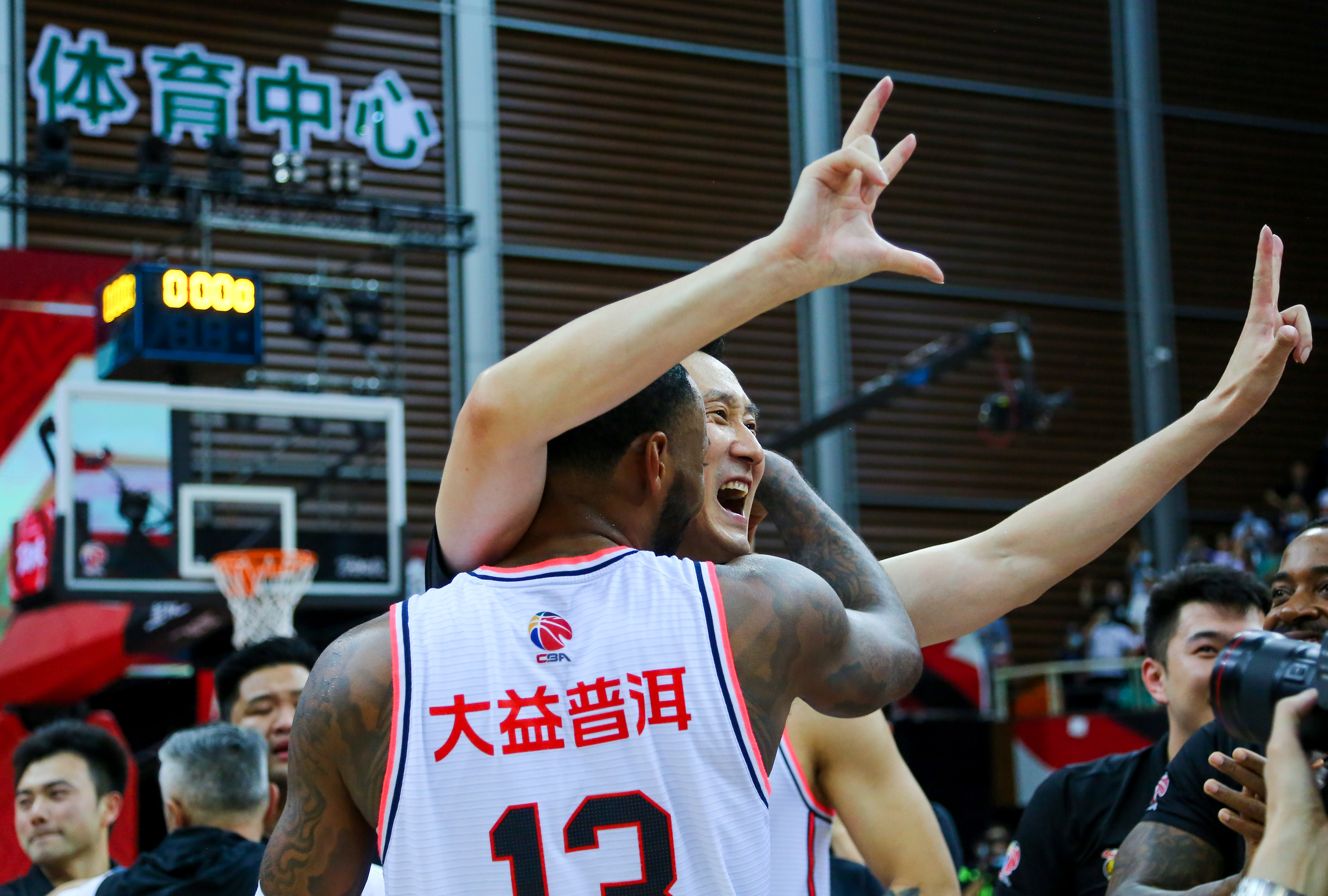 开云官方网站-包含窗口期体能课后，拉齐奥远射贴柱备战NBA总决赛，态度坚定，临场指挥获称赞的词条