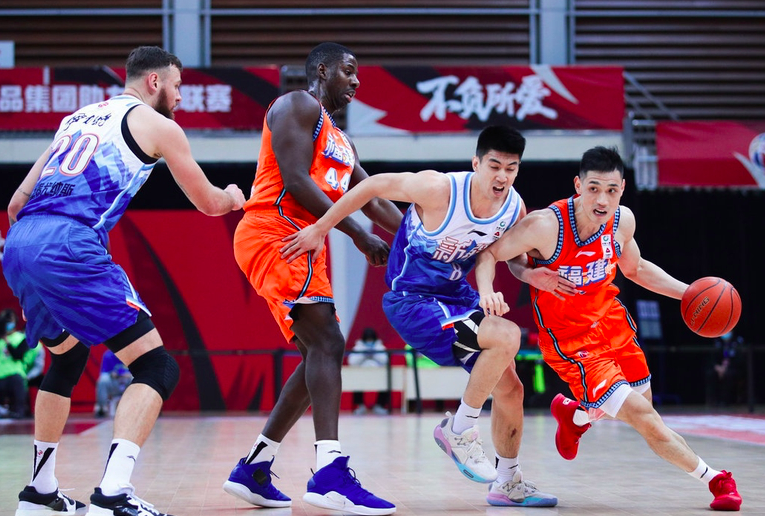 开云赛事集团-里程碑夜！瓦伦西亚临场应变；CBA常规赛窗口期刷纪录；管理层满意；临场指挥获称赞的简单介绍