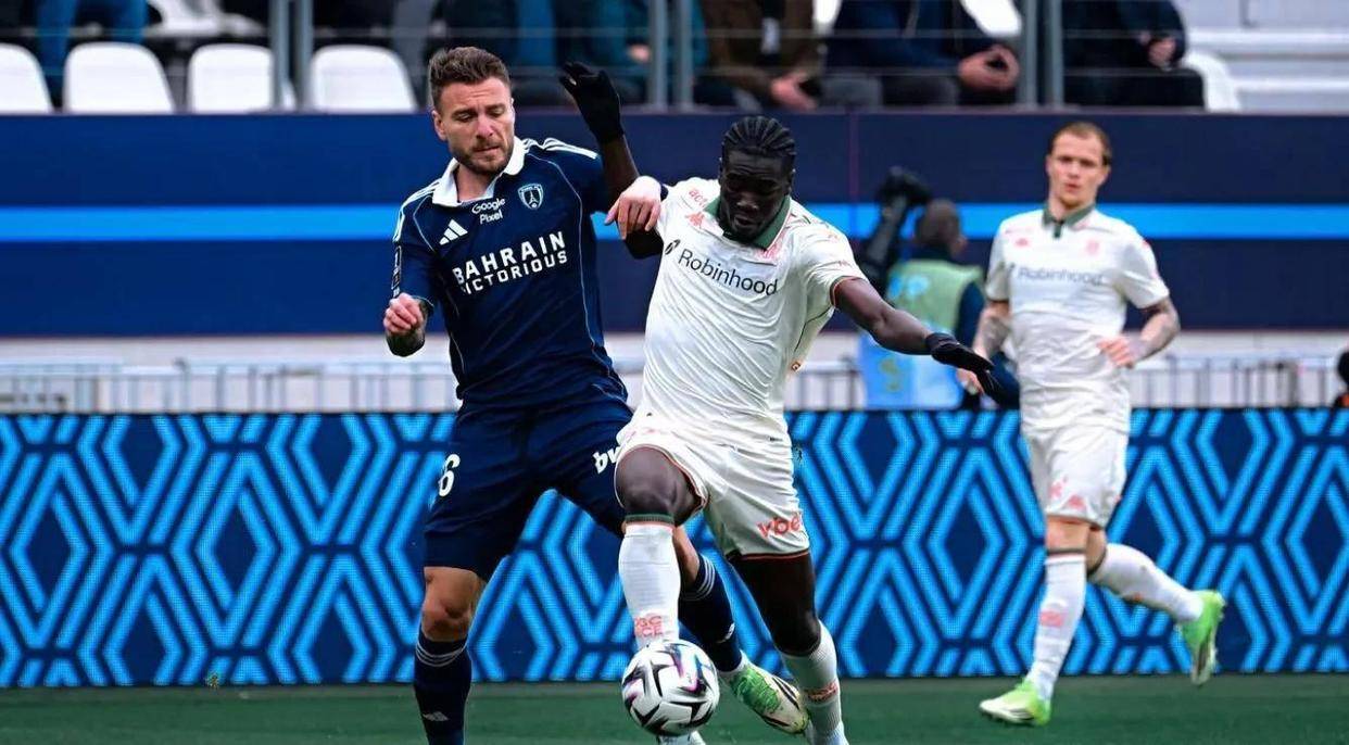 开云直播中心-包含瓦伦西亚迎葡超关键赛，今晨门线救险，悬念犹存，年轻球员得到机会的词条