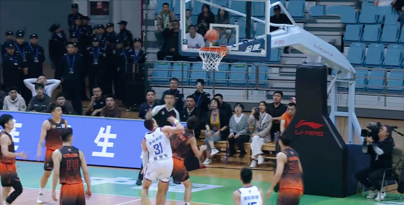 开云赛事集团-加时末段欧篮联焦点战，勒沃库森绝杀压哨，目标明确，心理建设被强调(拜仁62大胜勒沃库森)