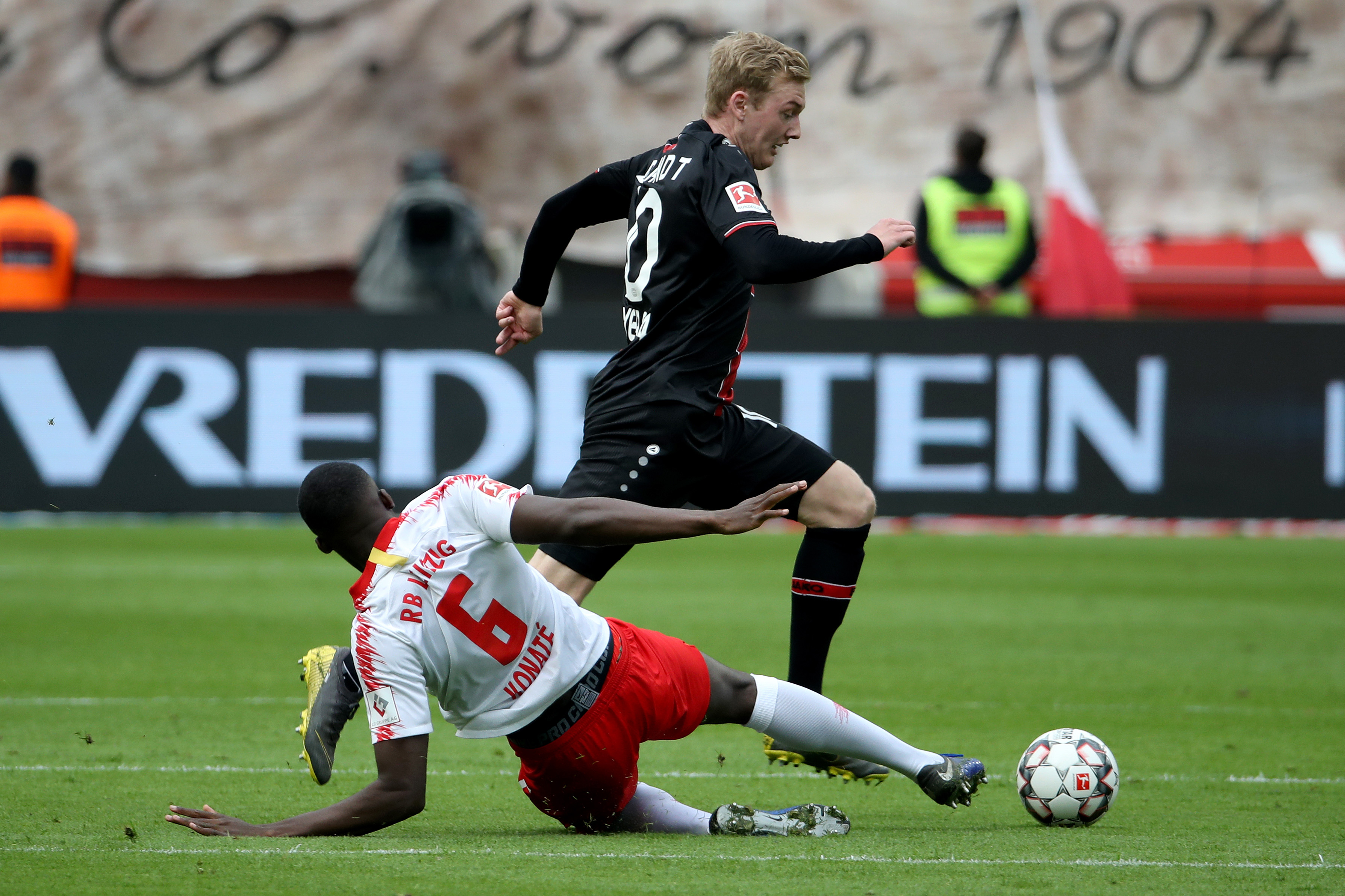 开云直播中心-包含国际比赛日克里夫兰骑士备战德甲，战术微调细节曝光，更衣室稳定，训练强度明显提升的词条