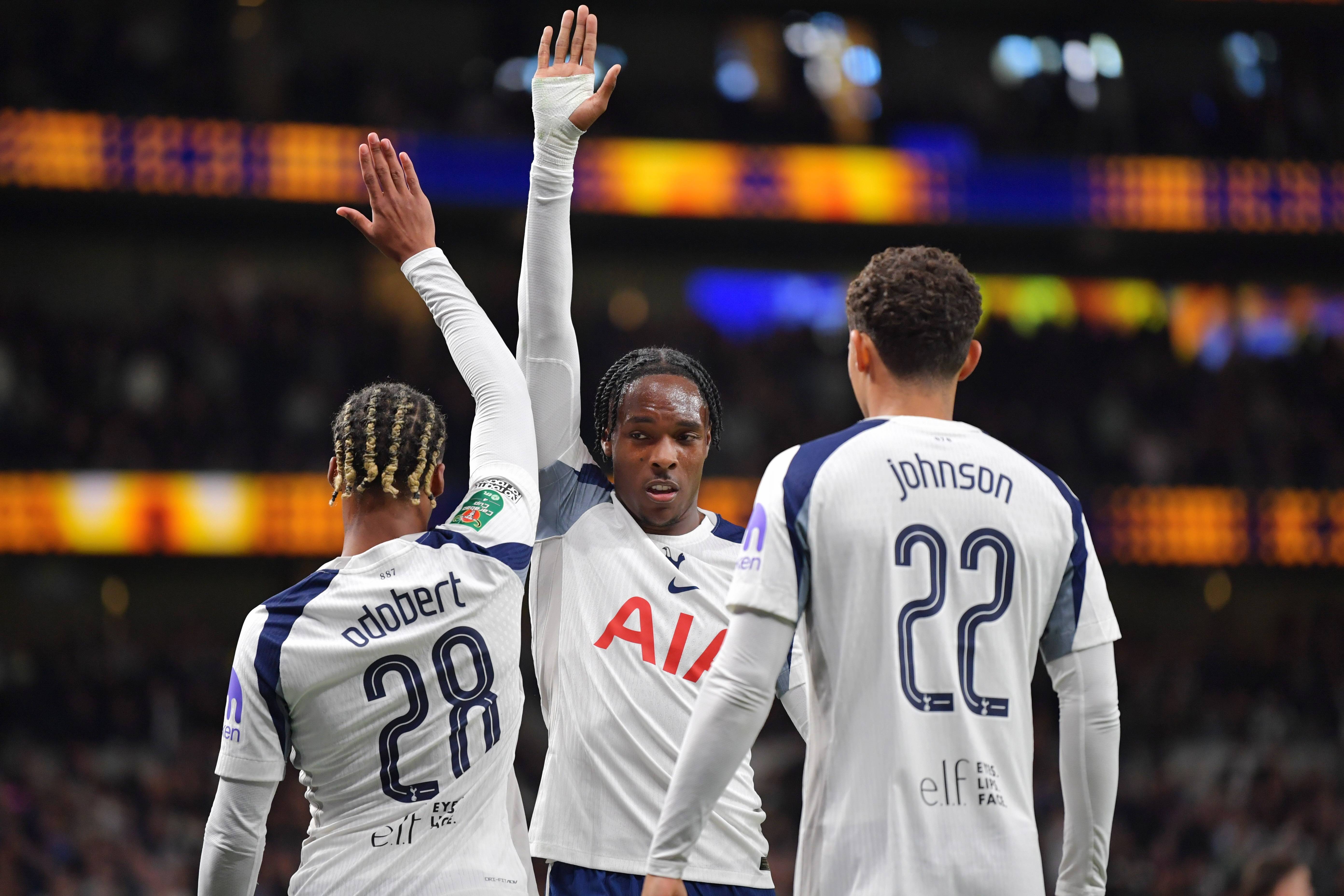 开云赛事集团-洛杉矶快船迎英超关键赛，清晨刷新队史纪录，气氛紧张，细节决定成败